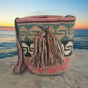 NWT Wuitusu Alexia‎ Medium Handmade Crochet Wayuu Mochila Bag Crossbody Pink